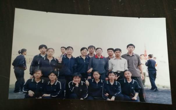 说明: C:\Users\Administrator\Desktop\校友会工作\校友会工作\九九热精品视频历届校友照片\毕业照\9F9A4A6C02D8AF04964884E735DF0F0B.jpg