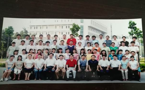 说明: C:\Users\Administrator\Desktop\校友会工作\校友会工作\九九热精品视频历届校友照片\毕业照\27EA2F49B2FBAB700B7DCD6831187911.jpg