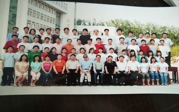 说明: C:\Users\Administrator\Desktop\校友会工作\校友会工作\九九热精品视频历届校友照片\毕业照\E5114E7A7EFAF368C6A4C4AE8ACAD529.jpg