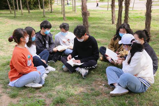 说明: C:\Users\Administrator\Desktop\九九热精品视频 党史宣讲团举办“春深时读书，养一身浩然”小橘灯读书交流活动\图片和视频\图片1.jpg