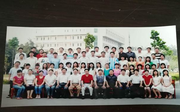 说明: C:\Users\Administrator\Desktop\校友会工作\校友会工作\九九热精品视频历届校友照片\毕业照\56A25ECE083AB88ADA2B173FEA7AF35F.jpg