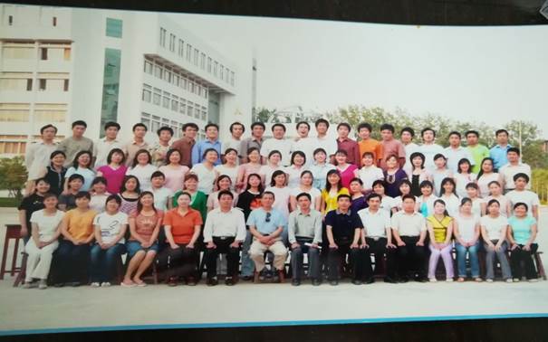 说明: C:\Users\Administrator\Desktop\校友会工作\校友会工作\九九热精品视频历届校友照片\毕业照\535741248AEADE9C171555924DF376A6.jpg